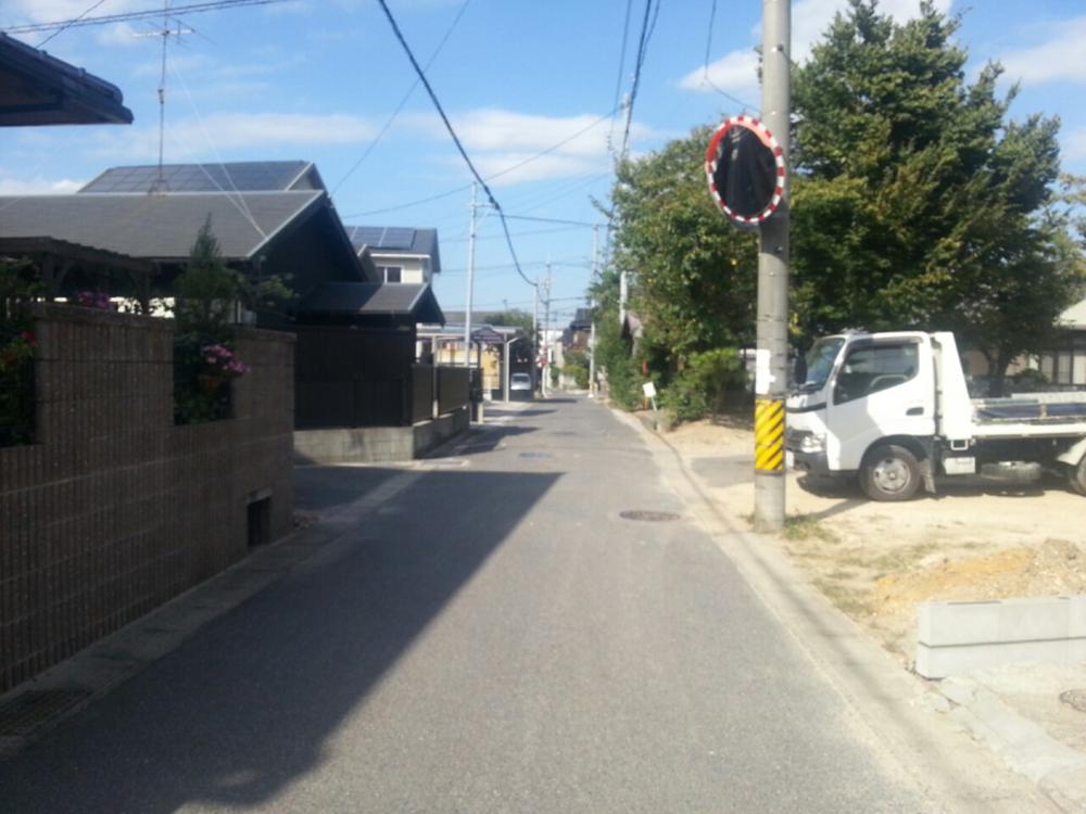 Local photos, including front road. West front road