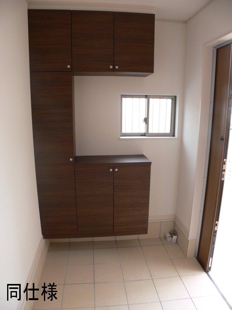 Other. Image is a photograph. It is different from the actual building.