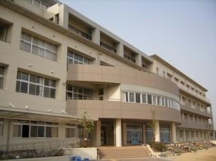 Junior high school. Miyoshi City Miyoshigaoka until junior high school 2780m