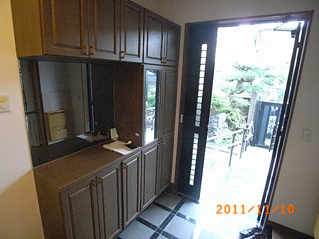 Entrance. It comes with a shoebox.