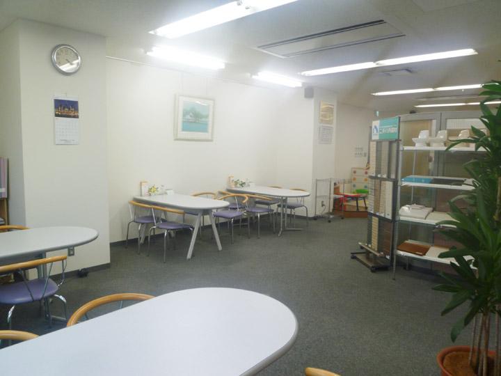 exhibition hall / Showroom. Myself to tell the architect.