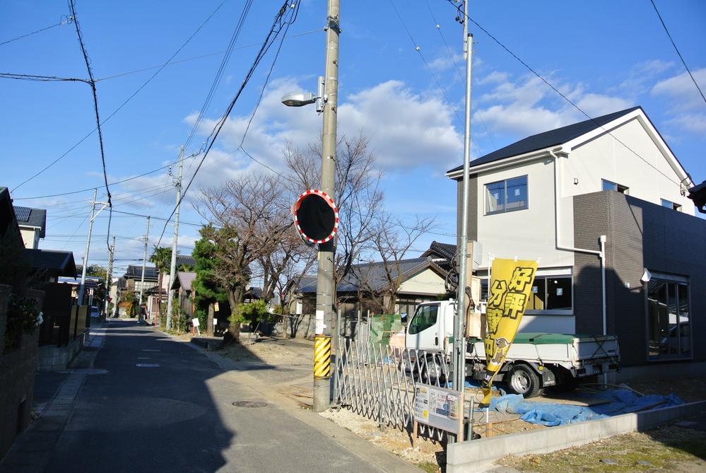 Local photos, including front road. Local (12 May 2013) Shooting