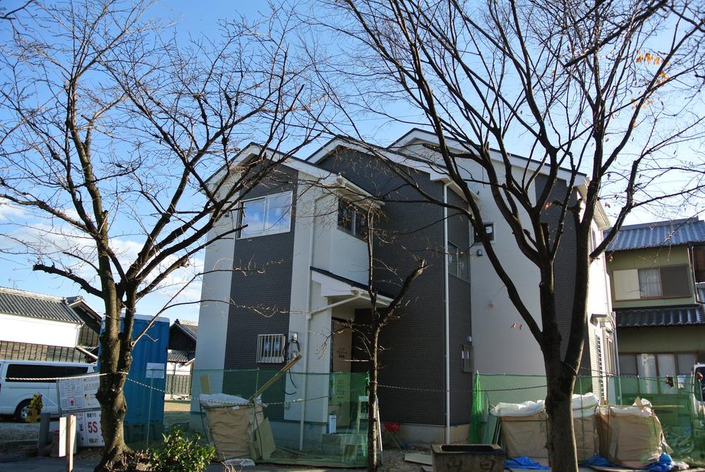 Local appearance photo. Local (12 May 2013) Shooting