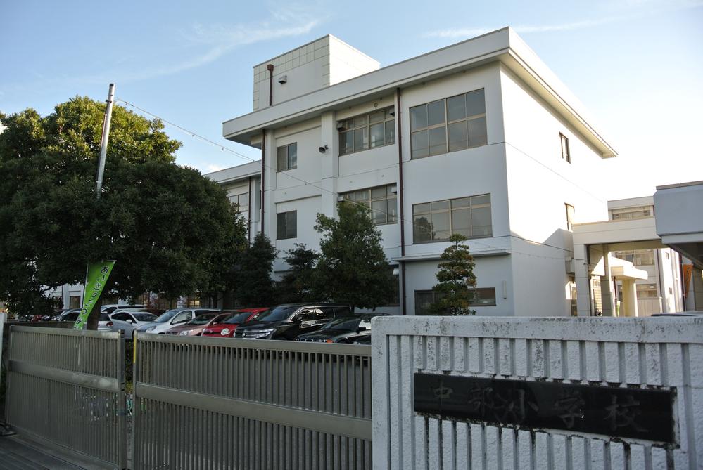 Primary school. Miyoshi 738m to City Central Elementary School