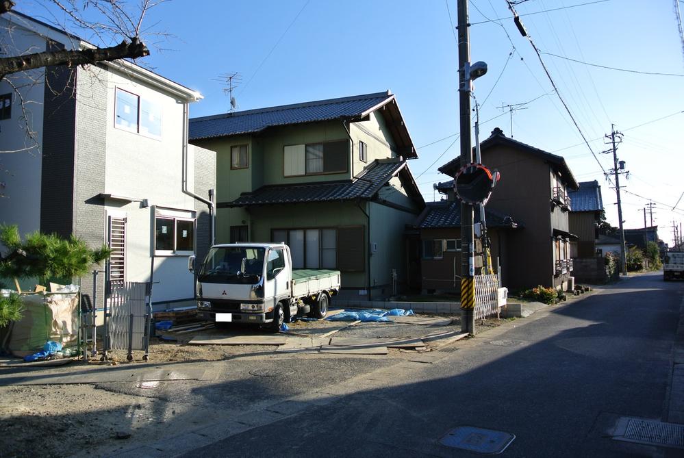 Local photos, including front road. Local (12 May 2013) Shooting