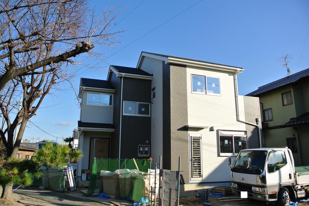 Local appearance photo. Local (12 May 2013) Shooting