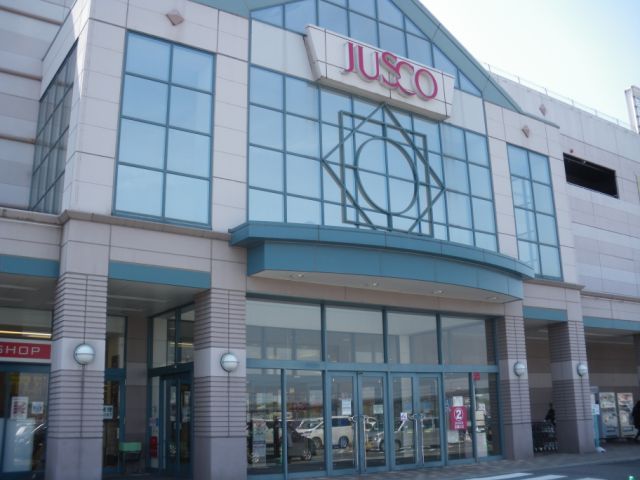 Shopping centre. 960m until ion (shopping center)