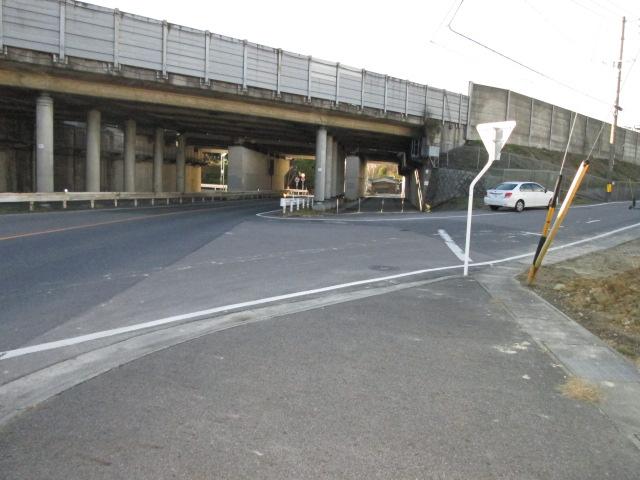 Local photos, including front road. South road 2013 December 20, shooting