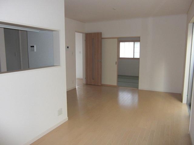 Other. Living completed image Japanese-style room is open-minded image in the adjacent!