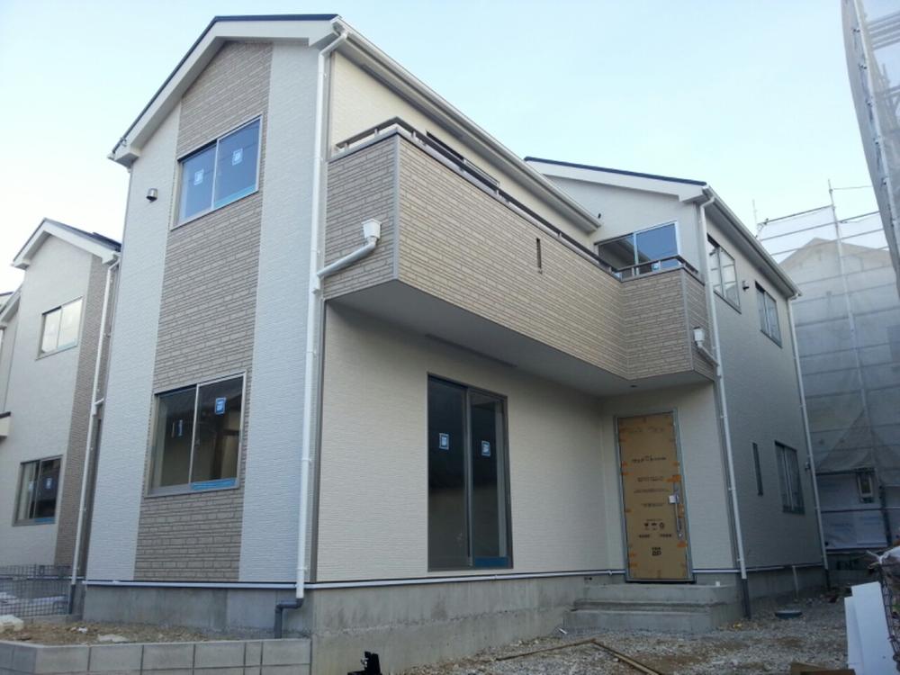 Local appearance photo. Building 3