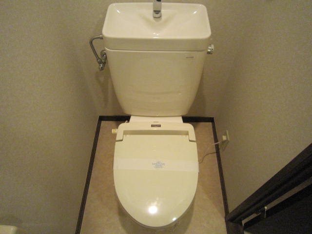 Toilet. Cleaning Easy, Heating toilet seat