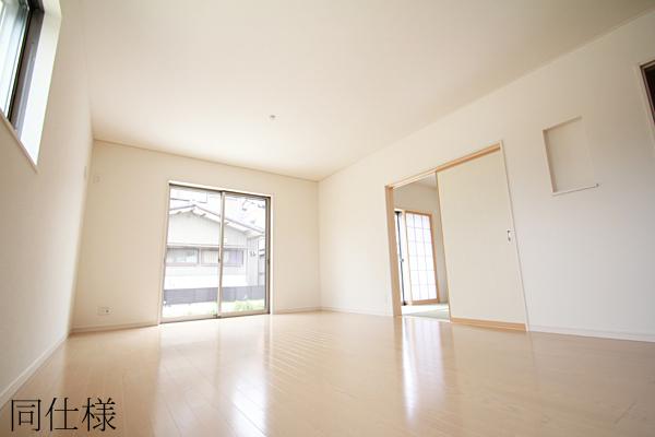 Same specifications photos (living). Same specifications