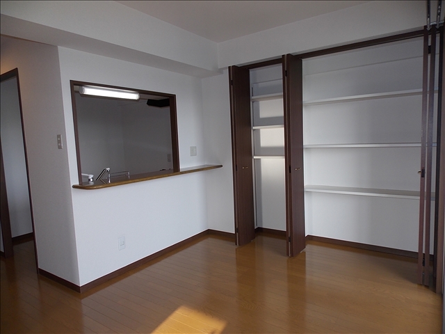 Living and room. Popular counter kitchen