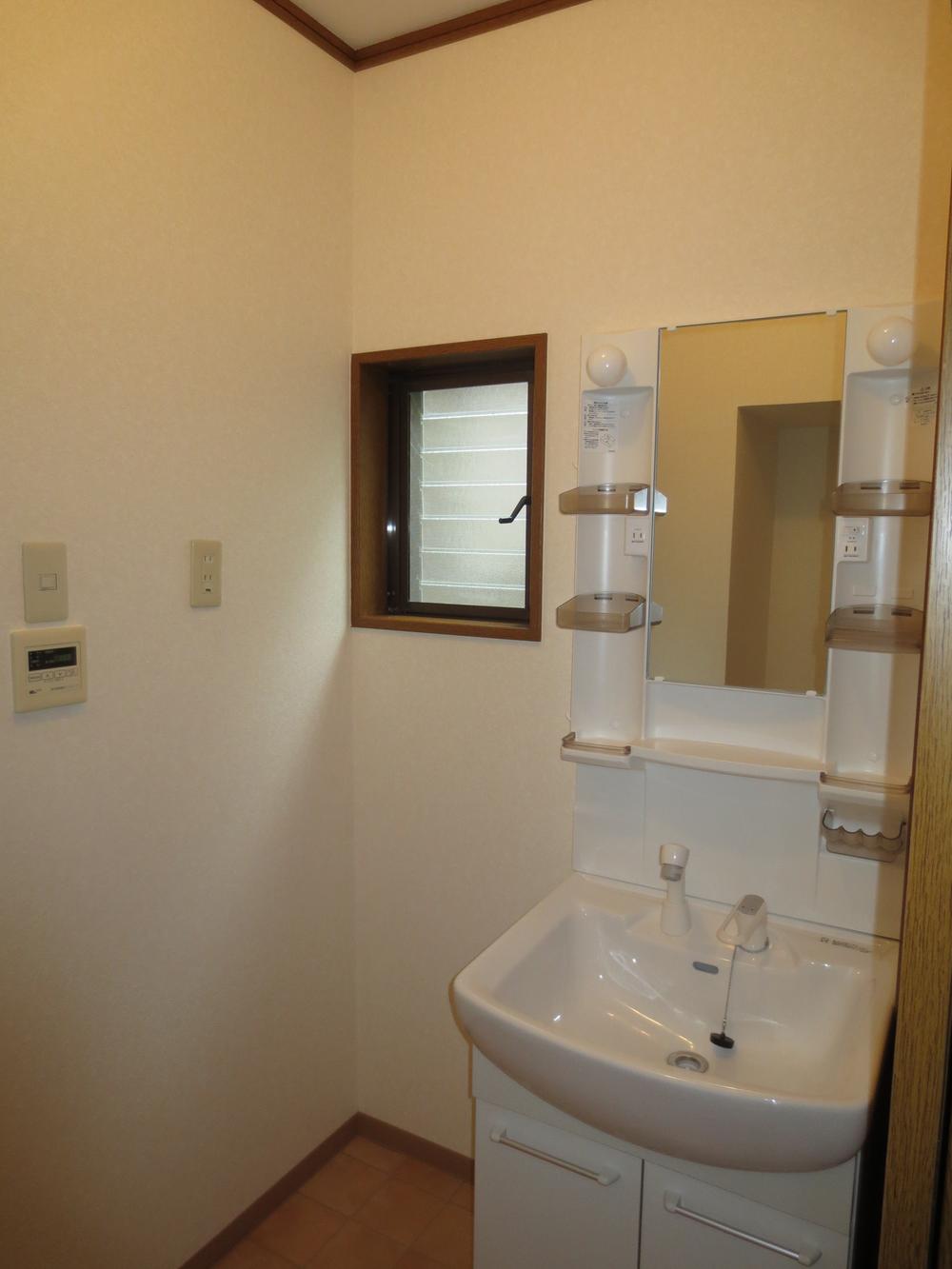 Wash basin, toilet. Indoor (11 May 2013) Shooting