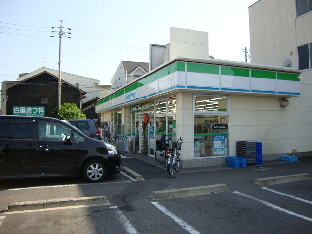 Convenience store. 323m to FamilyMart Nakamura Furujin-cho (convenience store)