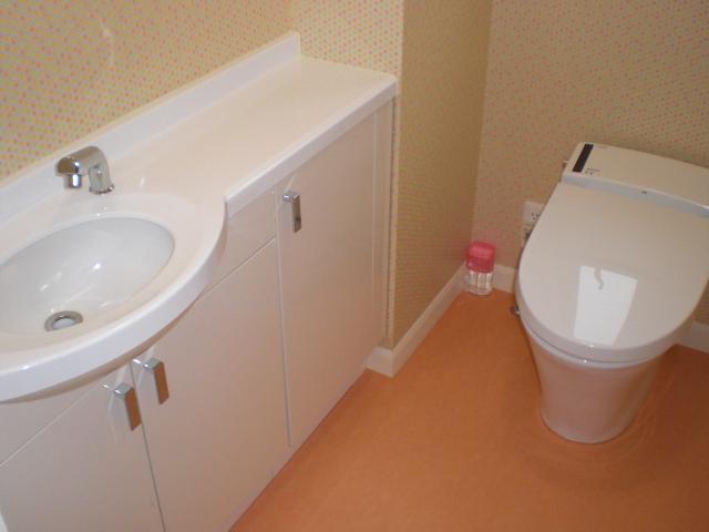 Toilet. Interior 1F