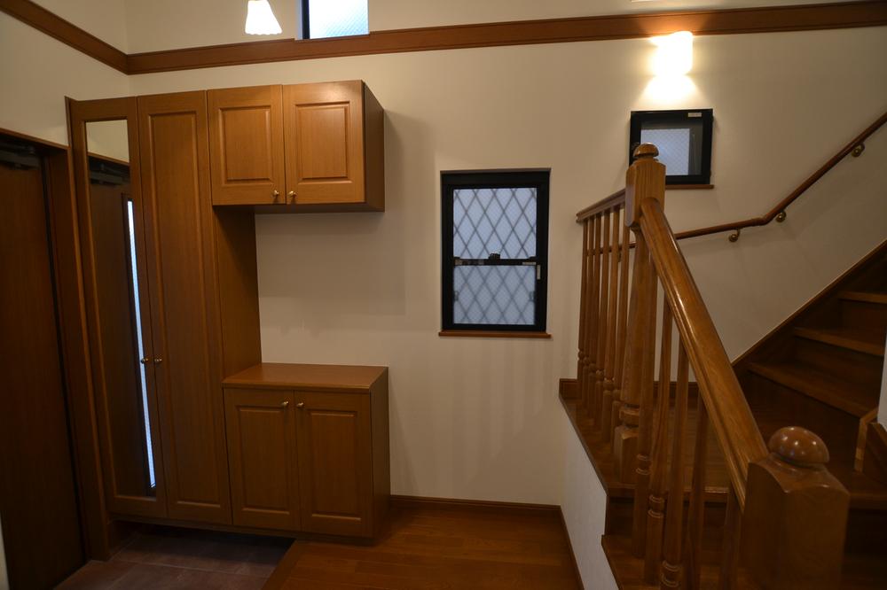 Entrance. Entrance storage