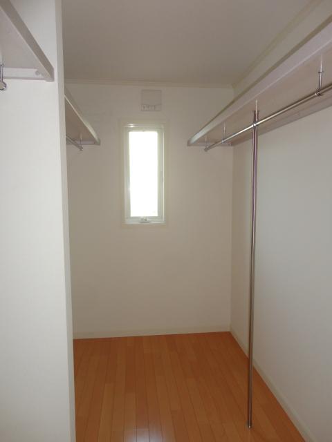 Receipt. Walk-in closet