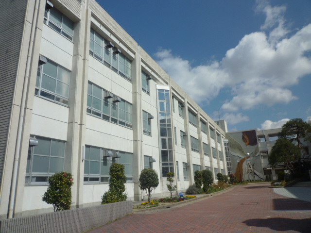 Junior high school. 645m to Nagoya Municipal Shiroyama junior high school (junior high school)
