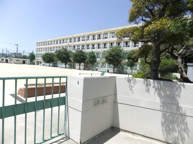 Primary school. 147m to Higashiyama Elementary School Twilight School (Elementary School)
