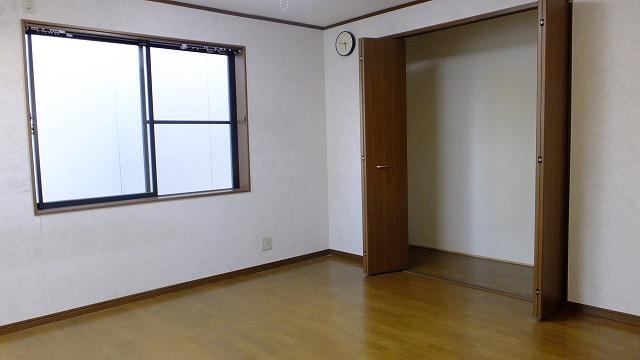 Non-living room. Local (11 May 2013) Shooting