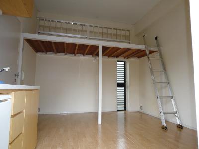 Other room space. Upper loft