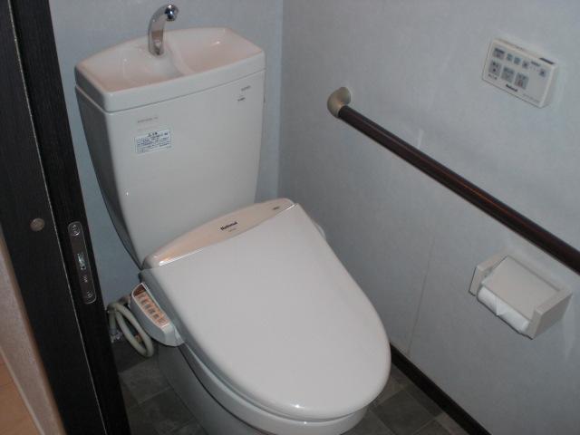 Toilet. Indoor (July 2013) Shooting