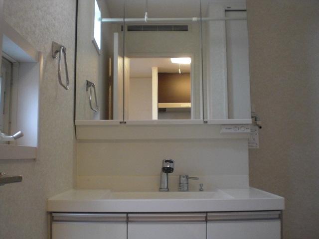 Wash basin, toilet. Indoor (July 2013) Shooting