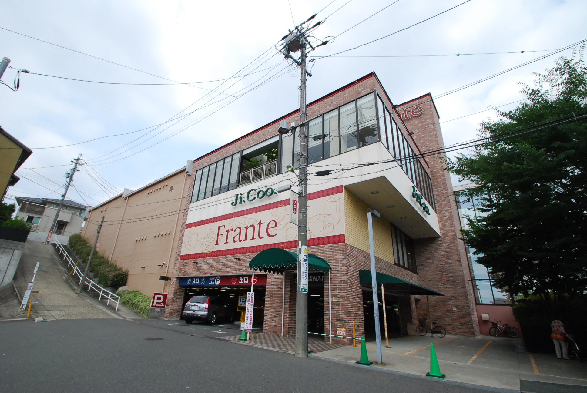 Supermarket. Yamanaka Kakuozan Furante to (super) 723m