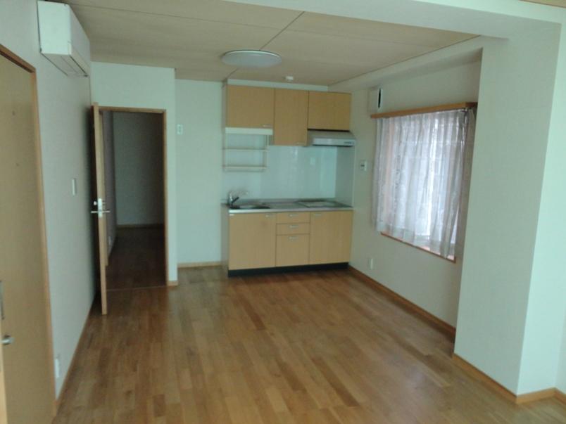 Living. The first floor of the LDK