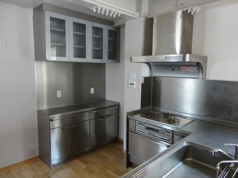 Kitchen. The second floor of a kitchen (with a large cupboard, Other than photos)