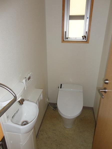 Toilet. Second floor toilet