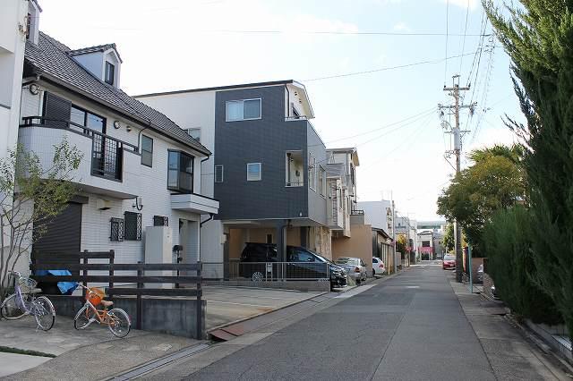 Local photos, including front road. Local (11 May 2013) Shooting