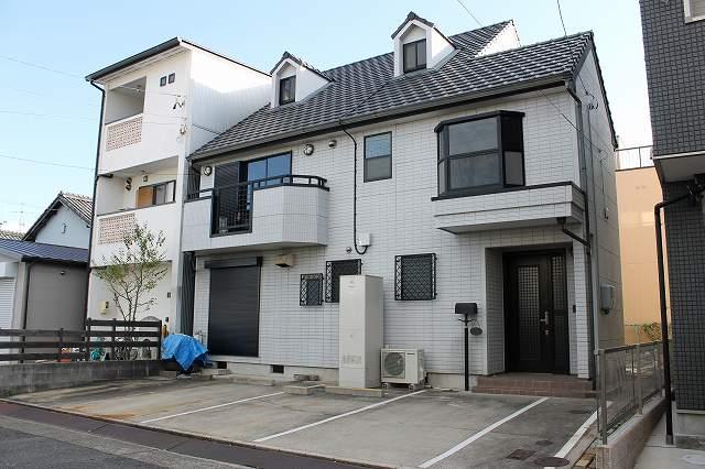 Local appearance photo. Local (11 May 2013) Shooting