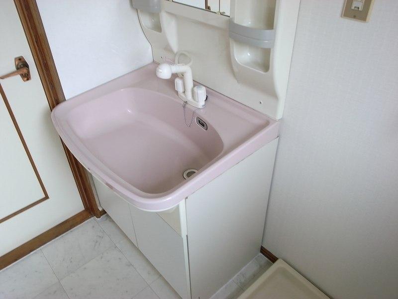 Wash basin, toilet. Indoor (11 May 2013) Shooting