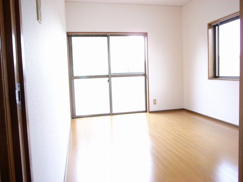 Non-living room. Indoor (11 May 2013) Shooting