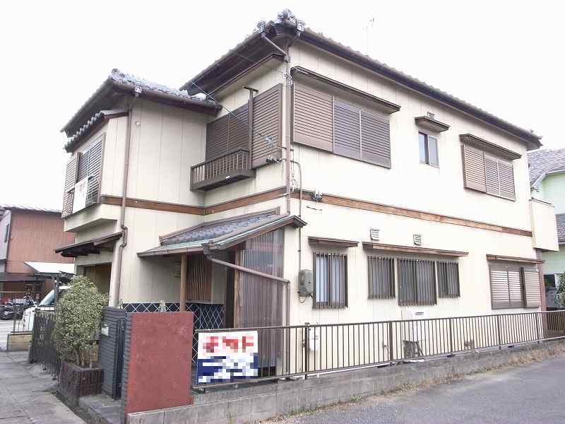 Local appearance photo. Local (11 May 2013) Shooting