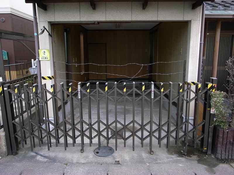 Parking lot. Local (11 May 2013) Shooting