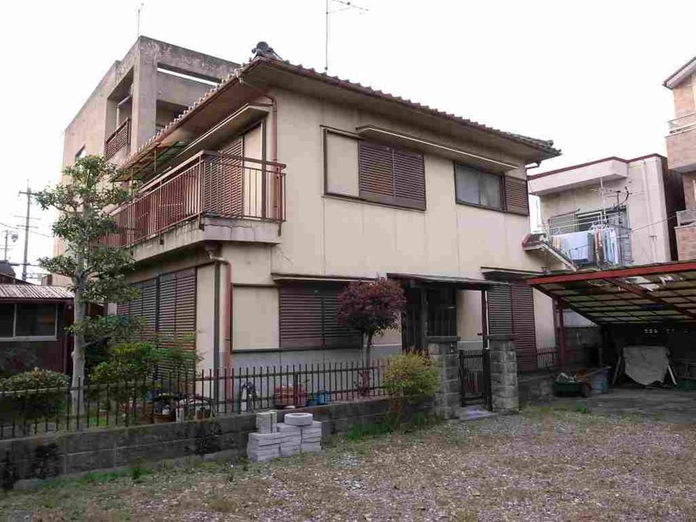 Local appearance photo. Local (10 May 2013) Shooting