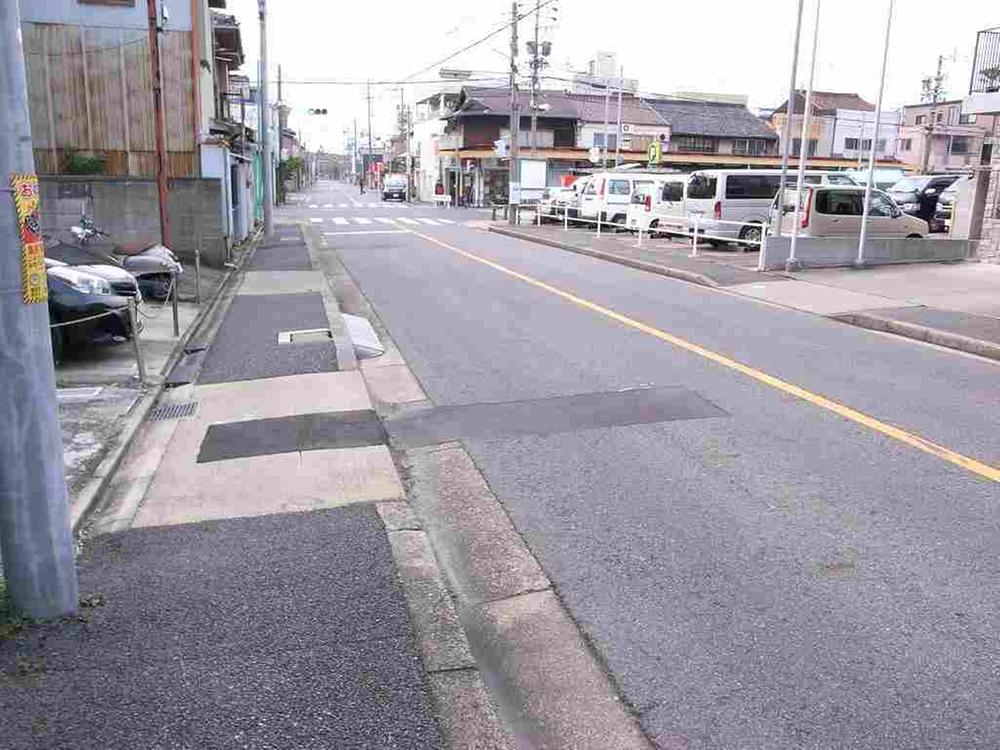 Local photos, including front road. Local (10 May 2013) Shooting