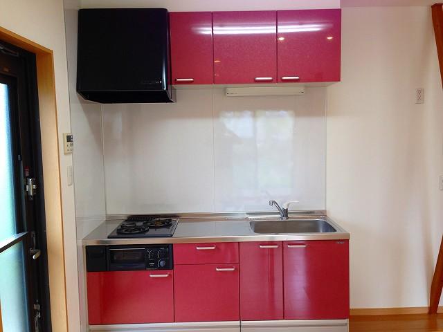 Kitchen. Built shallow Residential home in December 2006 built has become a pre-interior renovation. Lush living environment.