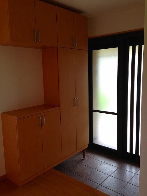 Entrance. Heisei becoming Bitei in pre interior renovation in 25 years in June. Nagoya city as has become a space where you can enjoy as well, such as hobbies home garden and gardening in the size of the site area 69.52 square meters and the room.