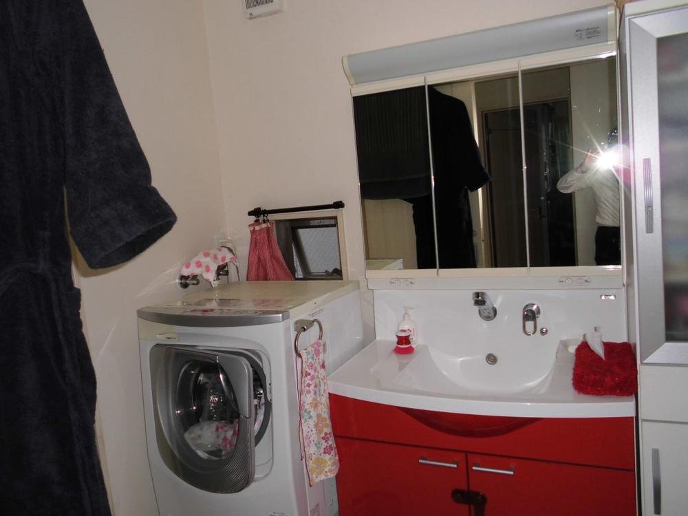 Wash basin, toilet. Indoor (September 2013) Shooting