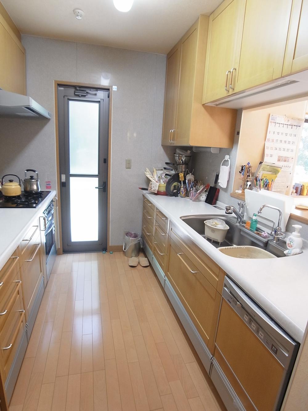 Kitchen. Indoor (10 May 2013) Shooting