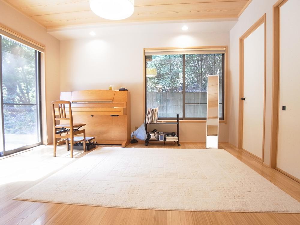 Non-living room. Indoor (10 May 2013) Shooting