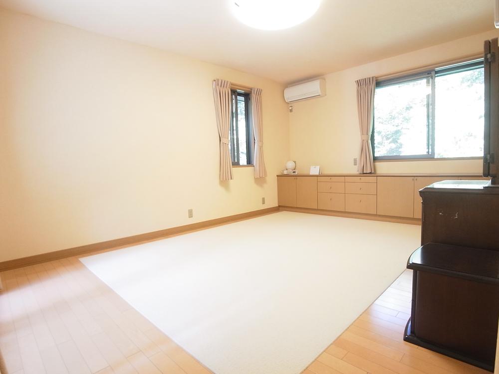 Non-living room. Indoor (10 May 2013) Shooting