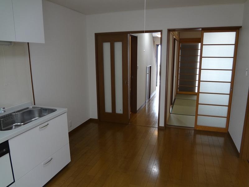 Kitchen. Indoor (10 May 2013) Shooting DK about 8.7 Pledge