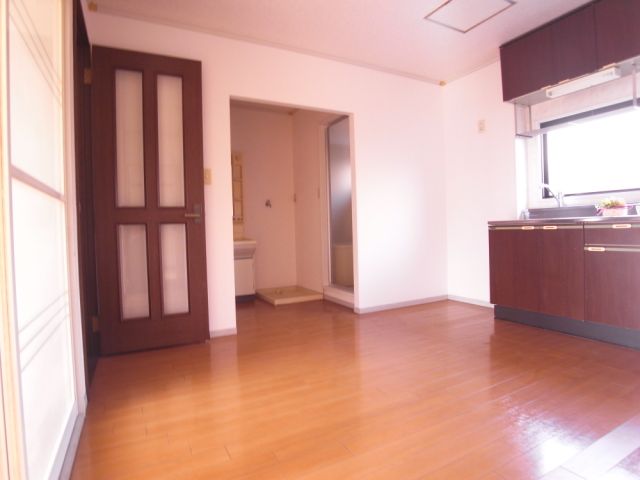 Living and room. Dining kitchen 6 Pledge