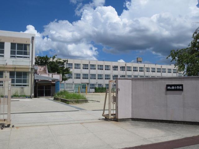 Primary school. Municipal Kaminokura up to elementary school (elementary school) 1200m