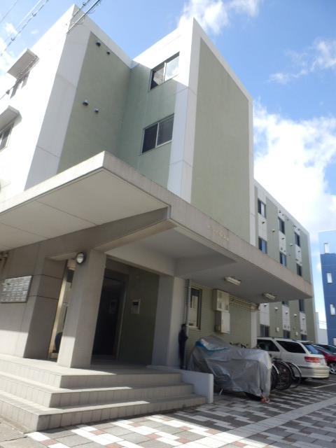 Building appearance. ☆ From the entrance side ☆